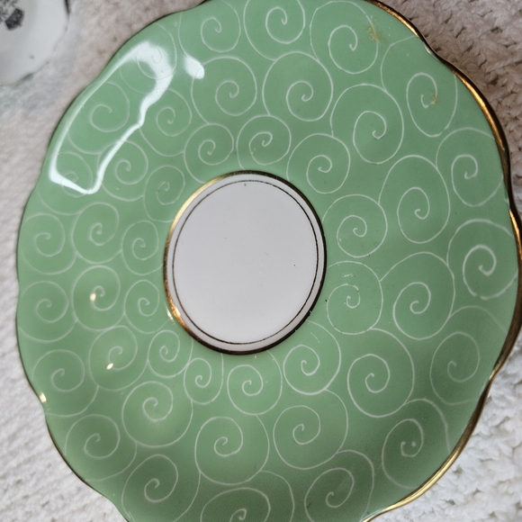 Royal Albert Crown Bone England China Teacup Saucer GREEN w/White Swirls… - Picture 3 of 16